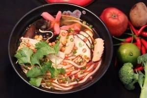 酸辣粉加盟新选择 从手工技艺到品牌管理，探寻餐饮创业之路